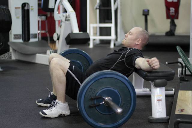 Barbell hip thrust: Start