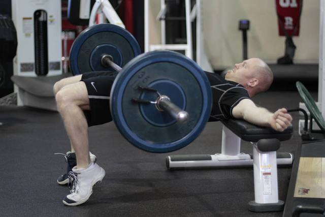 Barbell hip thrust: Finish