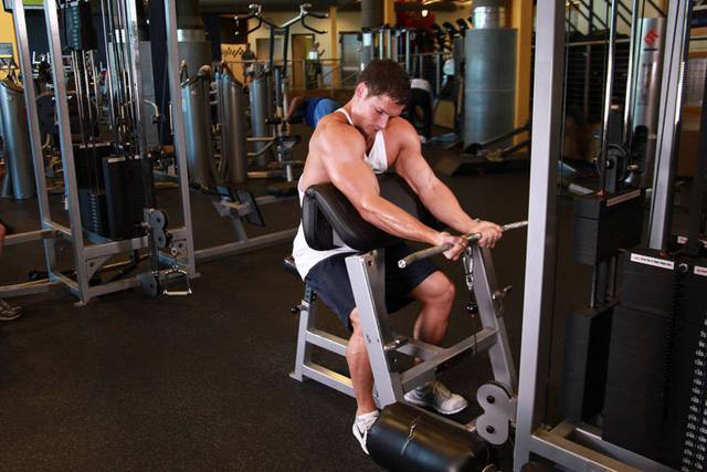 Preacher curl aan de kabel: Start