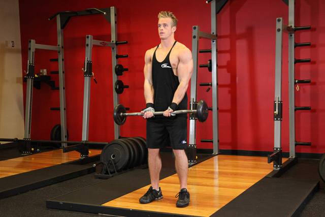 Curl med EZ-stang og smalt greb: Start