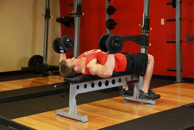 Bankdrukken met dumbbells: Start