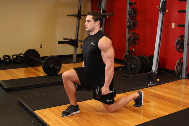 Split squat con manubri: Arrivo