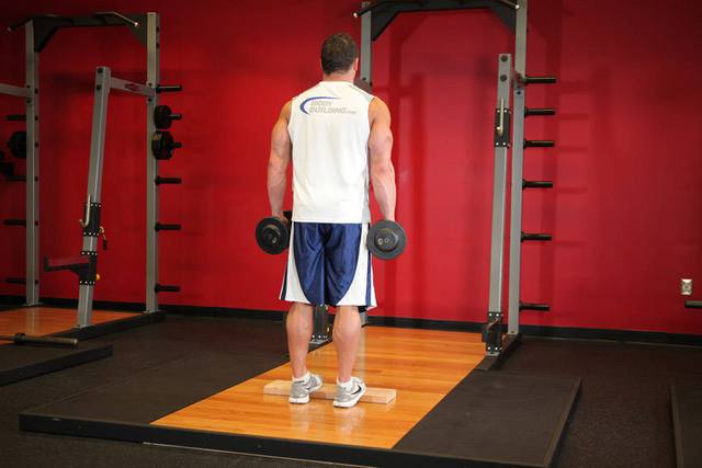 Staand kuitheffen met dumbbells: Start