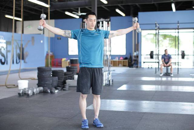 Dumbbell scaption: Finish