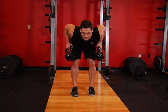Remo a dos brazos con kettlebells: Final