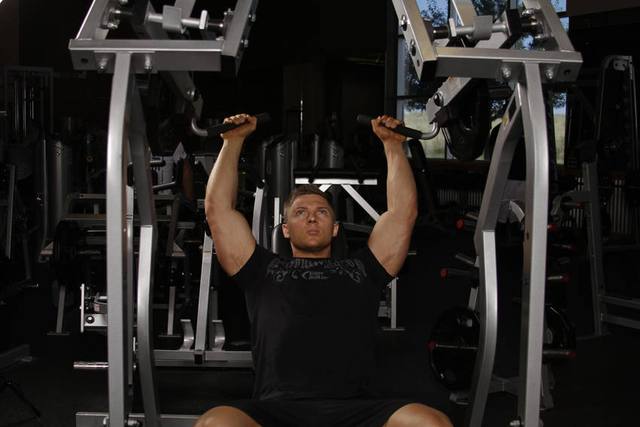 Plate-loaded shoulder press: Finish