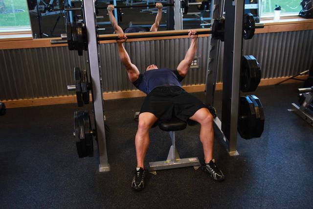 Bench press na Smithově stroji: Konec