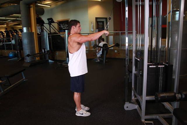 Pulldown com braços estendidos: Início