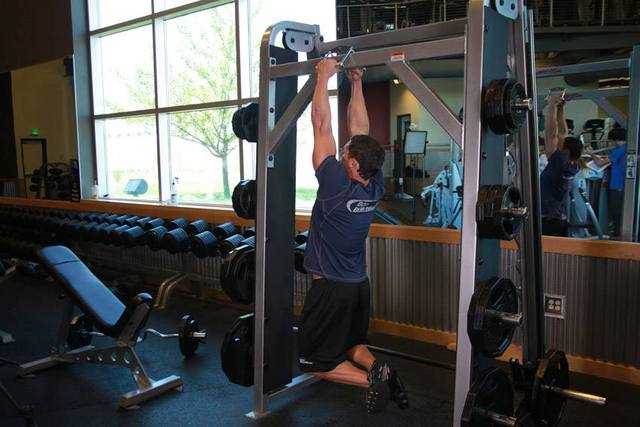 Neutral-grip pull-up: Finish